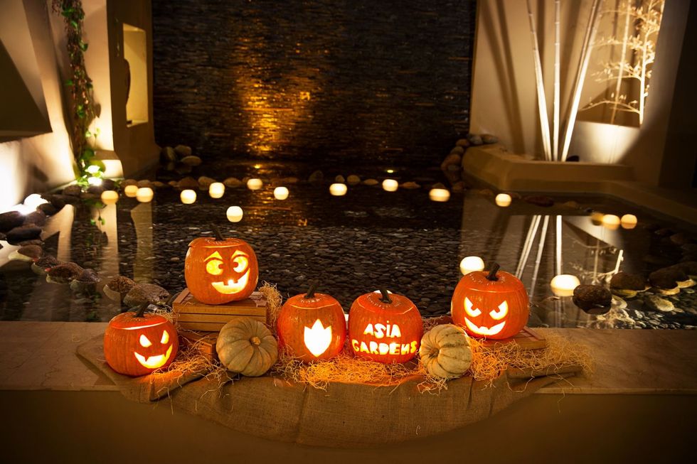 Lighting, Squash, Jack-o'-lantern, Vegetable, Calabaza, Orange, Winter squash, Pumpkin, Amber, Holiday, 