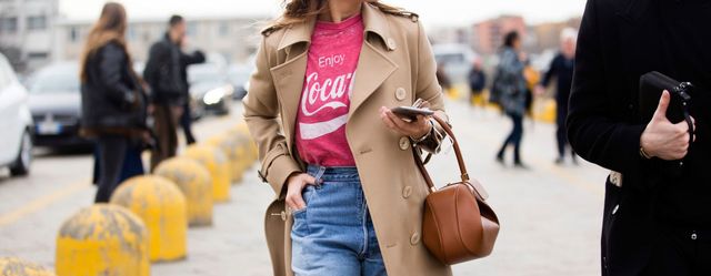 Clothing, Brown, Sleeve, Bag, Textile, Outerwear, Coat, Style, Street fashion, Fashion accessory, 