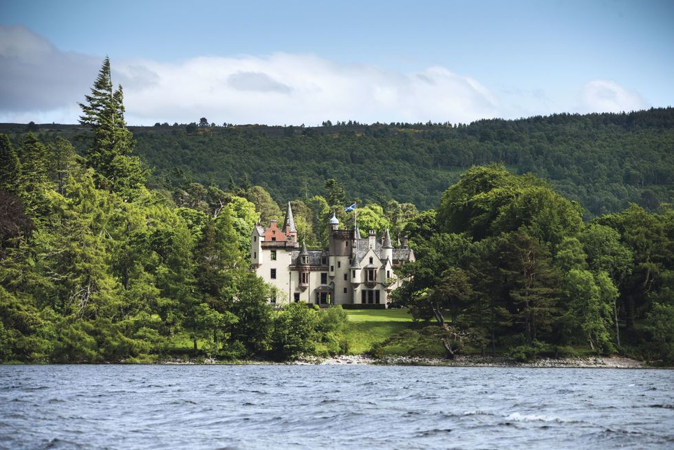 Vegetation, Tree, House, Bank, Highland, Watercourse, River, Loch, Castle, Hill station, 