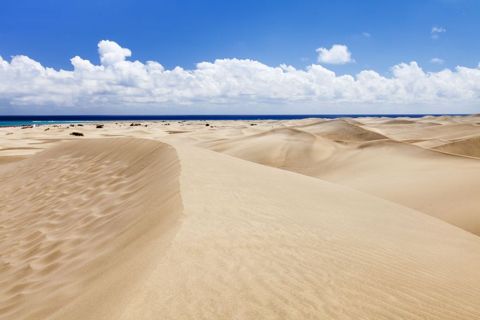 Sand, Desert, Sky, Natural environment, Aeolian landform, Erg, Dune, Blue, Cloud, Singing sand, 