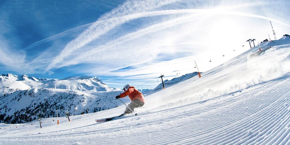 Slope, Winter, Winter sport, Snow, Extreme sport, Skier, Ski, Piste, Skiing, Cross-country skiing, 