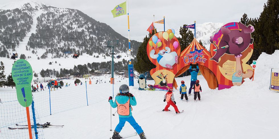 Winter, Fun, Recreation, Winter sport, Slope, Snow, Outdoor recreation, Ski, Ski Equipment, Ski boot, 