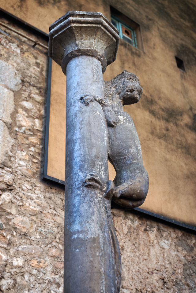 Iron, Sculpture, Brick, Stone wall, Pipe, Carving, 