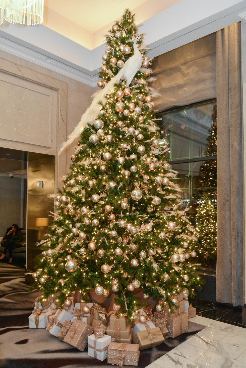 Christmas decoration, Interior design, Christmas tree, Christmas ornament, Room, Interior design, Holiday, Woody plant, Home, Christmas eve, 