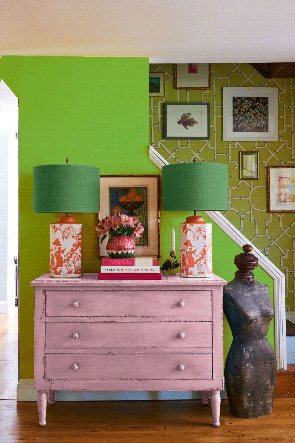 Wood, Room, Green, Interior design, Chest of drawers, Drawer, Wall, Furniture, Interior design, Hardwood, 
