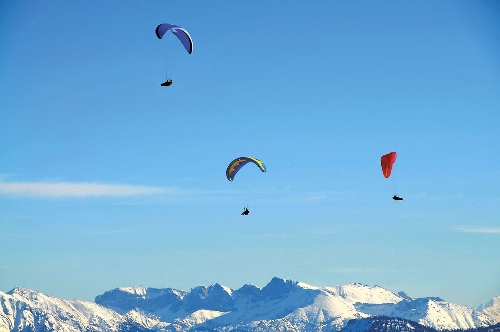 Sky, Daytime, Fun, Natural environment, Tourism, Windsports, Recreation, Extreme sport, Leisure, Paragliding, 