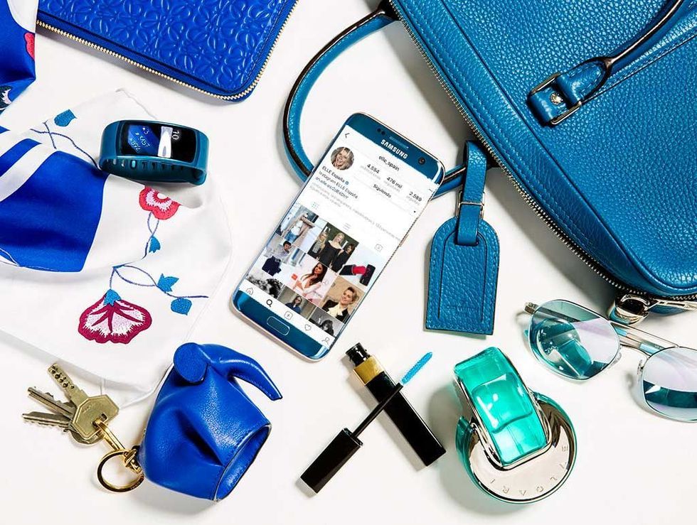 Blue, Bag, Fashion accessory, Material property, Handbag, Electric blue, Gadget, Travel, Everyday carry, 