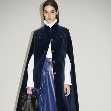 Sleeve, Textile, Collar, Outerwear, Coat, Style, Bag, Costume design, Fashion, Electric blue, 