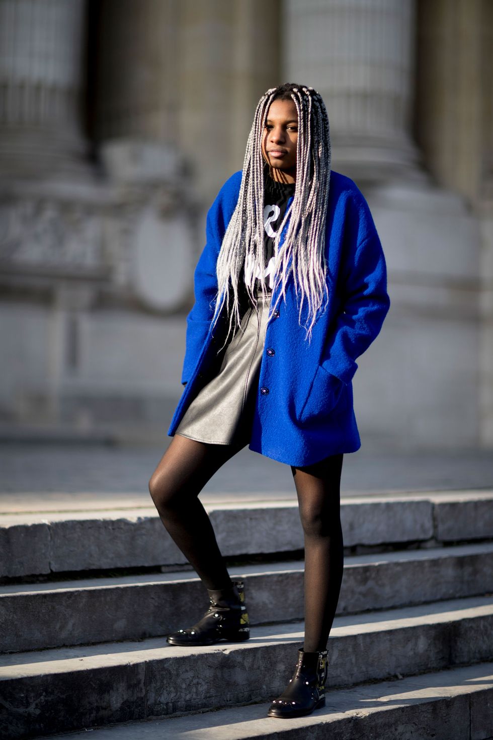 Blue, Human leg, Style, Street fashion, Electric blue, Dreadlocks, Fashion, Azure, Cobalt blue, Knee, 