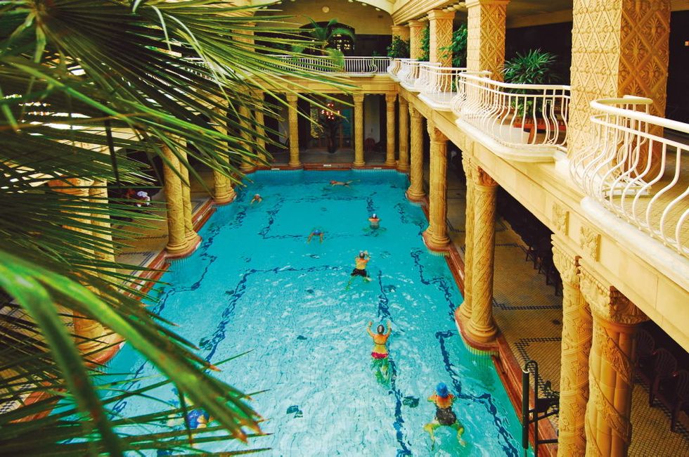 Swimming pool, Real estate, Baluster, Resort, Aqua, Porch, Turquoise, Arecales, Balcony, Handrail, 