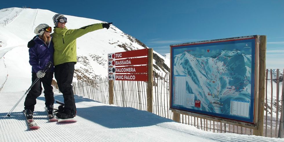 Snow, Winter, Slopestyle, Recreation, Winter sport, Footwear, Snowboarding, Snowboard, Adaptation, Boardsport, 