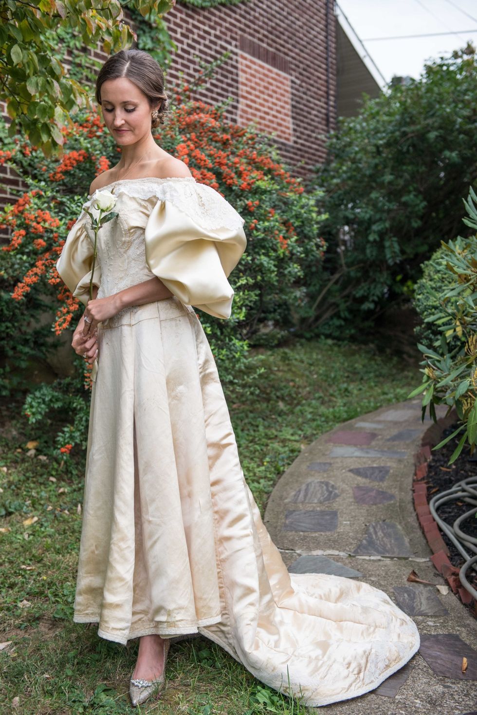 Abigail Kingston es la 11 mujer que se casa con el vestido de 120 años.