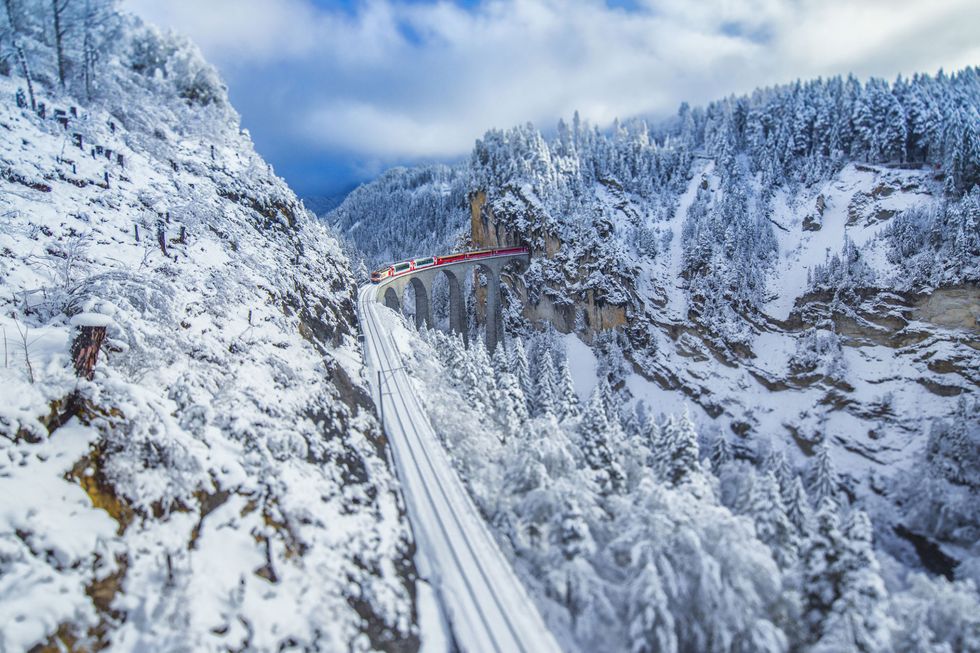 Mountainous landforms, Geological phenomenon, Mountain, Snow, Freezing, Ridge, Winter, Mountain range, Massif, Glacial landform, 