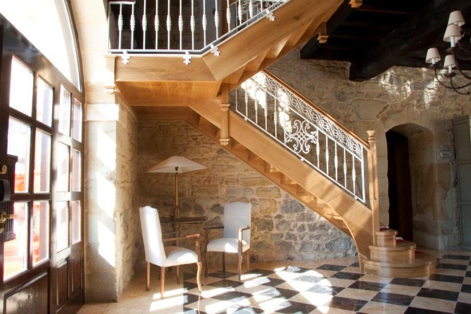 Stairs, Building, Property, Room, Architecture, Lobby, Handrail, Interior design, Baluster, Loft, 