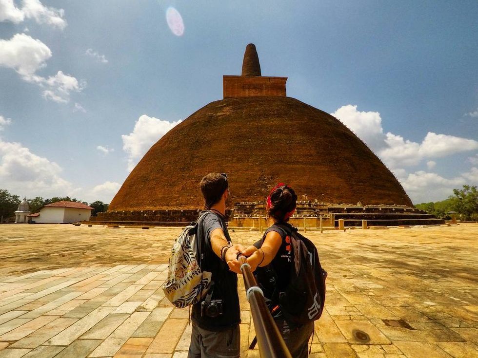 Stupa, Tourism, Historic site, Sky, Screenshot, Temple, Unesco world heritage site, Tourist attraction, World, Massively multiplayer online role-playing game, 
