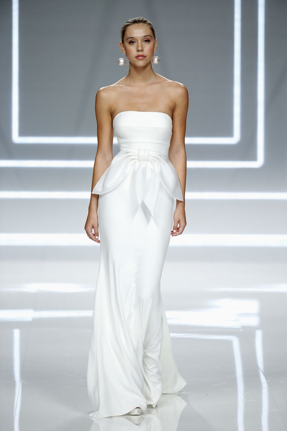 Clothing, Sleeve, Shoulder, Dress, Joint, Standing, White, Style, Gown, Formal wear, 