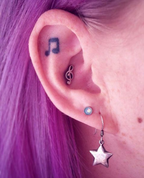 Ear, Body piercing, Pink, Purple, Organ, Earrings, Cheek, Body jewelry, Violet, Neck, 