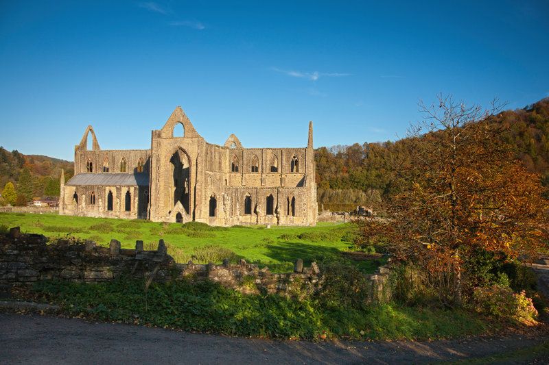 Sky, Property, Building, Estate, Architecture, Grass, Abbey, Ruins, Monastery, Cloud, 