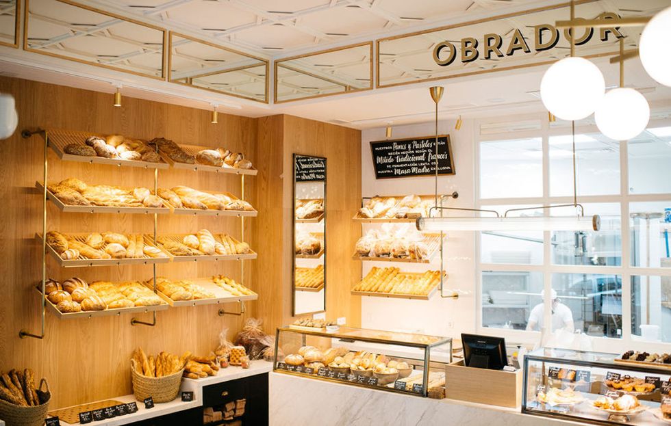 Bakery, Display case, Interior design, Building, Ceiling, Shoe store, Fashion accessory, Room, Brand, Pâtisserie, 