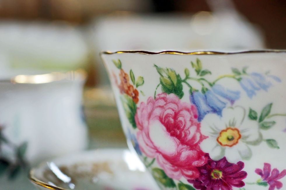 Serveware, Dishware, Drinkware, Petal, Porcelain, Tableware, Ceramic, Cup, Floral design, Flowering plant, 