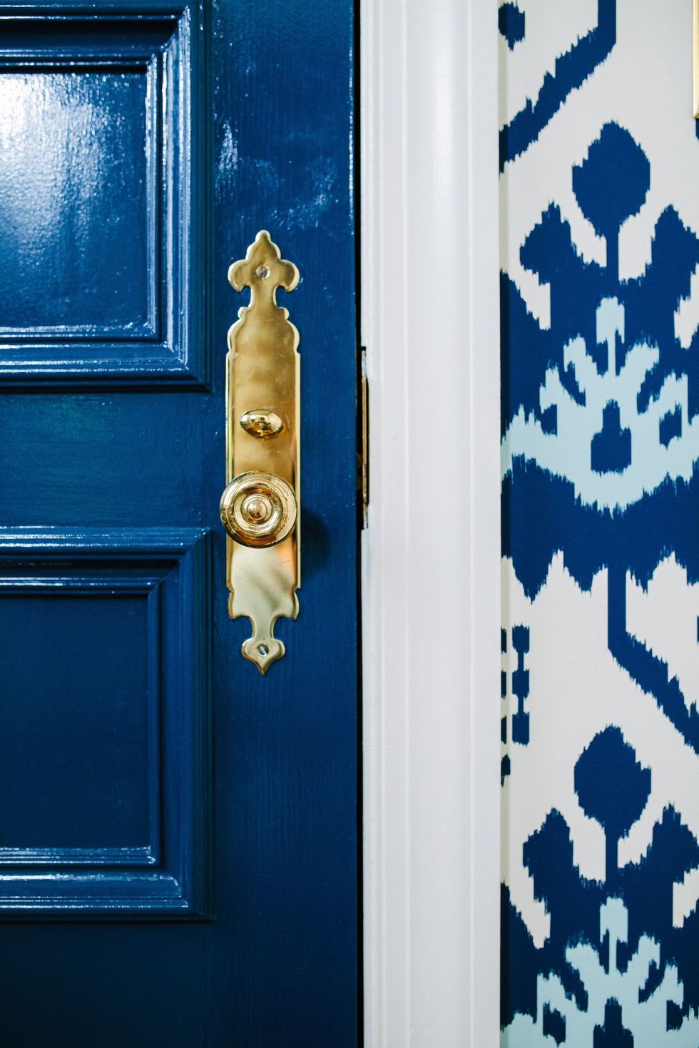 Blue, Door handle, Yellow, Door, Home door, Door knocker, Metal, 