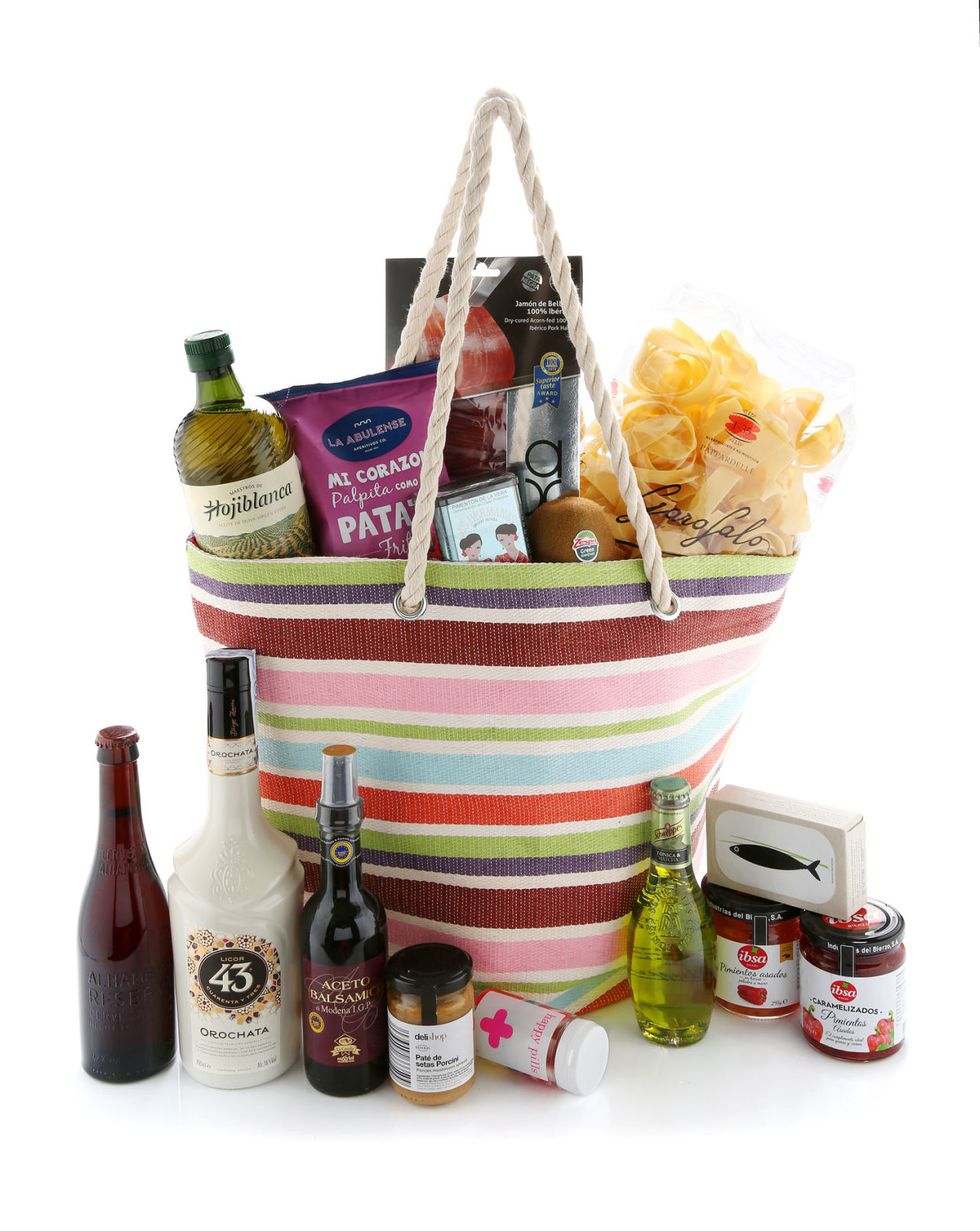 Basket, Gift basket, Hamper, Present, Home accessories, Food storage, Mishloach manot, Bucket, Food, Champagne, 