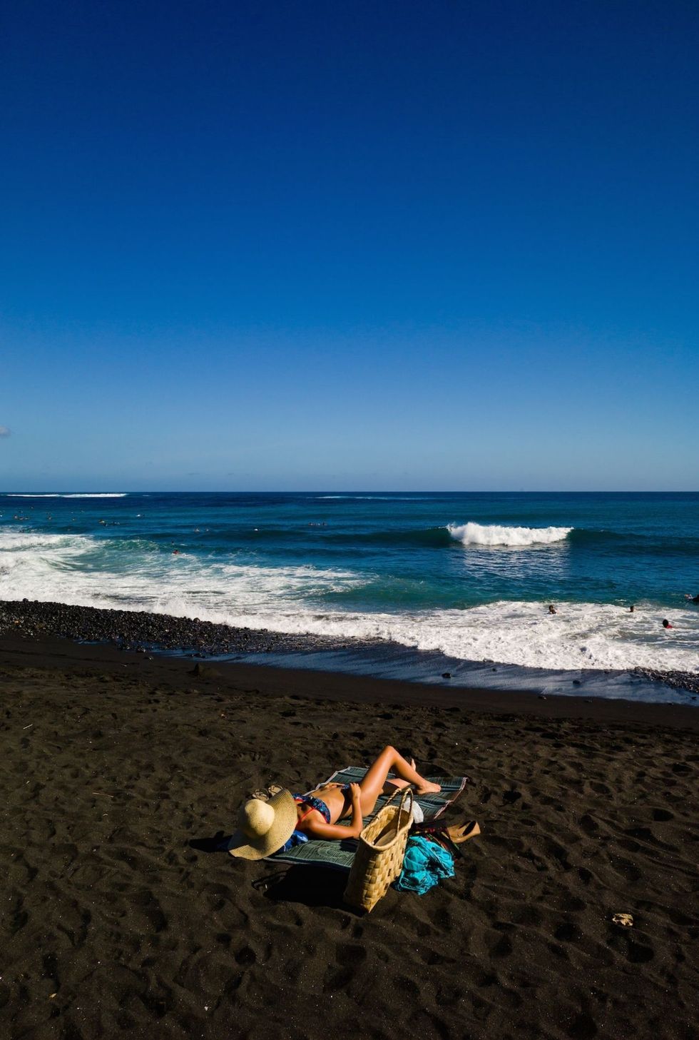 Beach, Body of water, Sea, Ocean, Sky, Water, Shore, Horizon, Blue, Coast, 