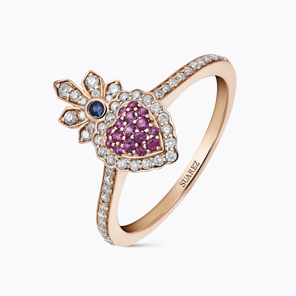 Fashion accessory, Jewellery, Ring, Gemstone, Pre-engagement ring, Diamond, Amethyst, Engagement ring, Body jewelry, Finger, 