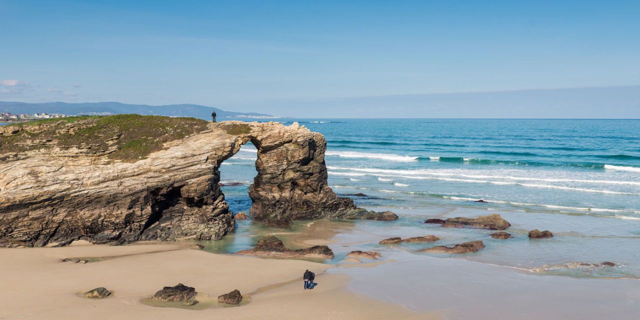 Las playas con los mejores arcos de roca de España