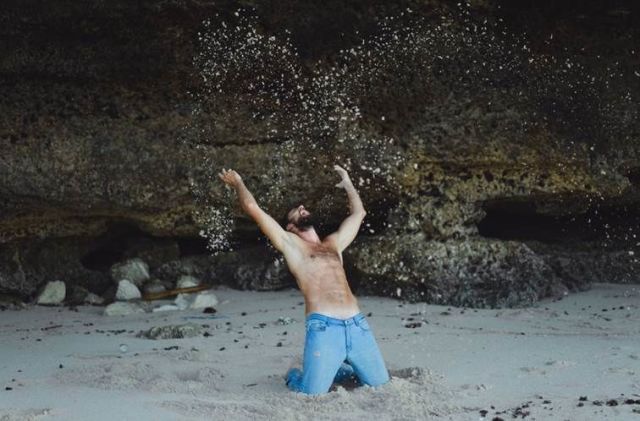 Elbow, People in nature, Barechested, Vacation, Denim, Waist, Geological phenomenon, Formation, Sand, Trunk, 