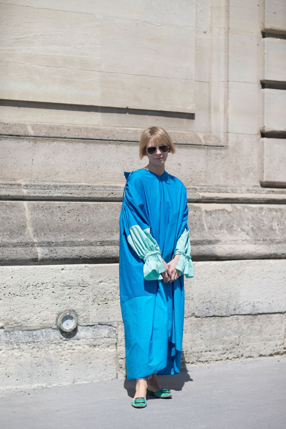 Blue, Turquoise, Street fashion, Clothing, Green, Standing, Outerwear, Fashion, Electric blue, Robe, 