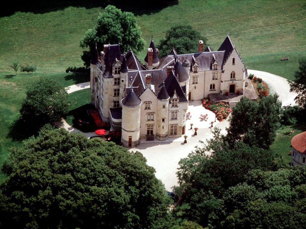 Natural landscape, Castle, House, Mansion, Estate, Landscape, Architecture, Château, Scale model, Building, 