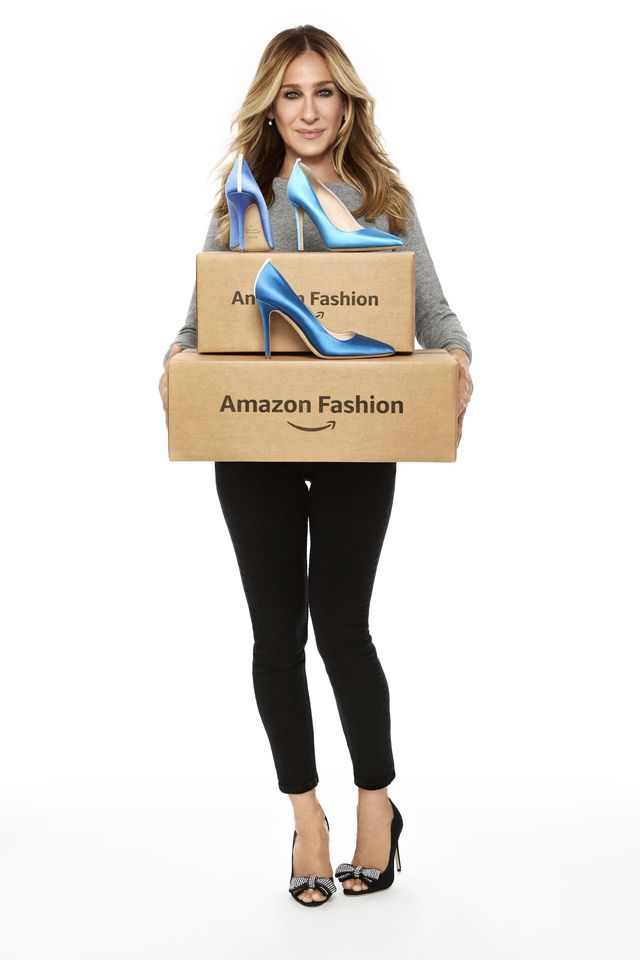 Product, Standing, Beige, Shoulder, Fashion, Electric blue, Leg, Leggings, Fashion accessory, Package delivery, 