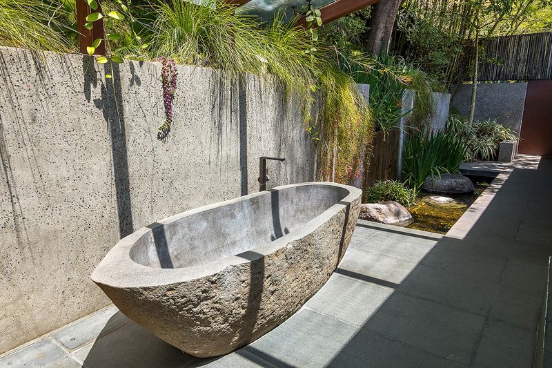 Property, Bathtub, Wall, Flowerpot, Architecture, House, Room, Water feature, Real estate, Landscaping, 