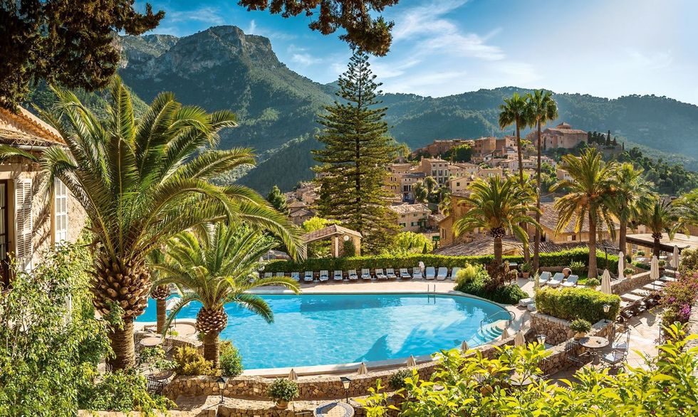 Swimming pool, Property, Resort, Natural landscape, Vacation, Palm tree, Tree, Mountain, Estate, Azure, 