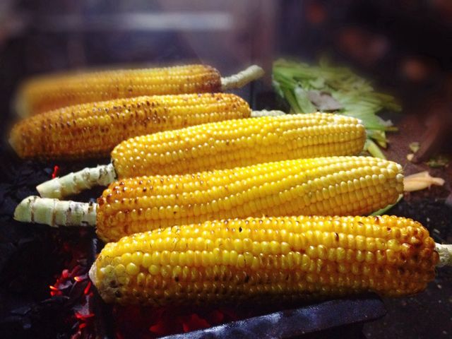 Corn kernels, Sweet corn, Corn on the cob, Corn, Corn on the cob, Food, Cuisine, Vegetable, Vegetarian food, Hominy, 