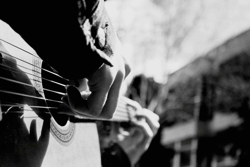 White, String instrument, Black, Black-and-white, Photograph, Guitar, Monochrome photography, Musician, Musical instrument, Music, 