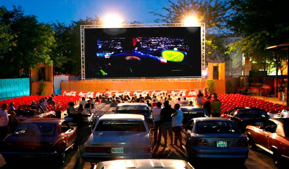 Traffic, Night, Advertising, Technology, Display device, Vehicle, Crowd, Electronic signage, Electronic device, Car, 