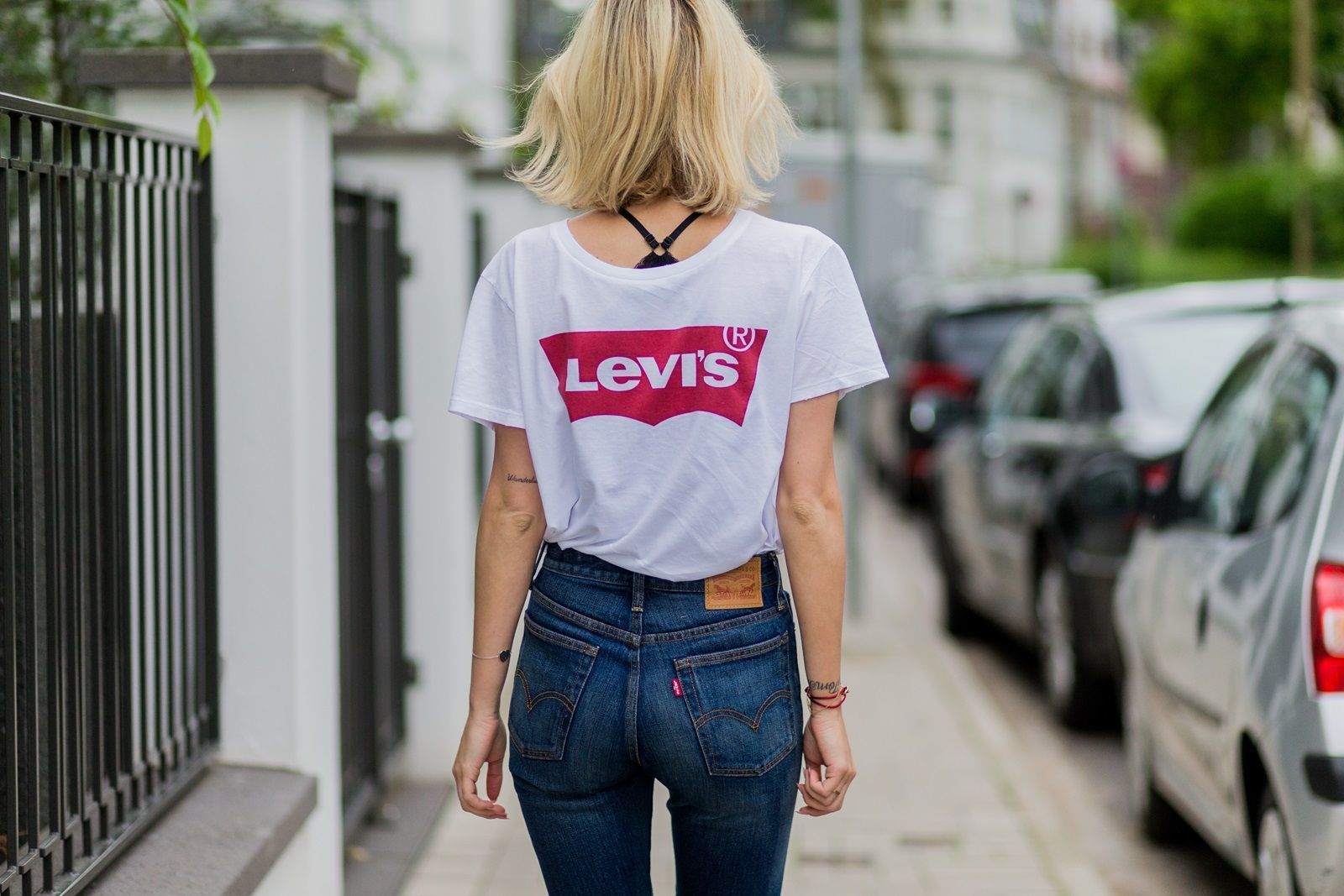 Outfit con blusa levis new arrivals