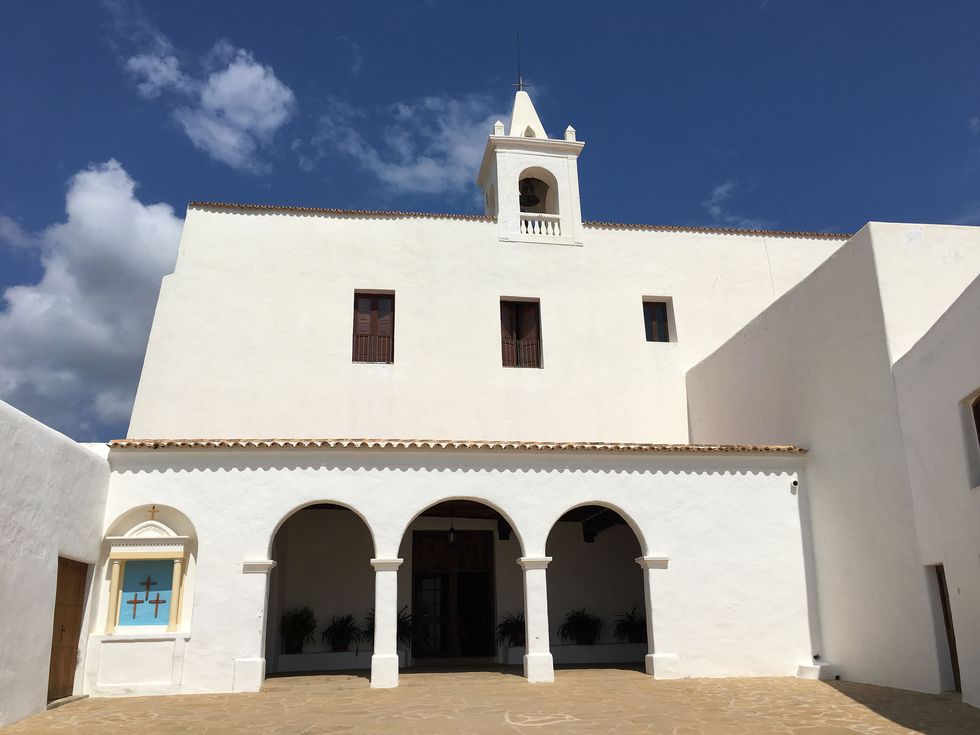 White, Property, Building, Architecture, Sky, Place of worship, Mission, House, Church, Facade, 