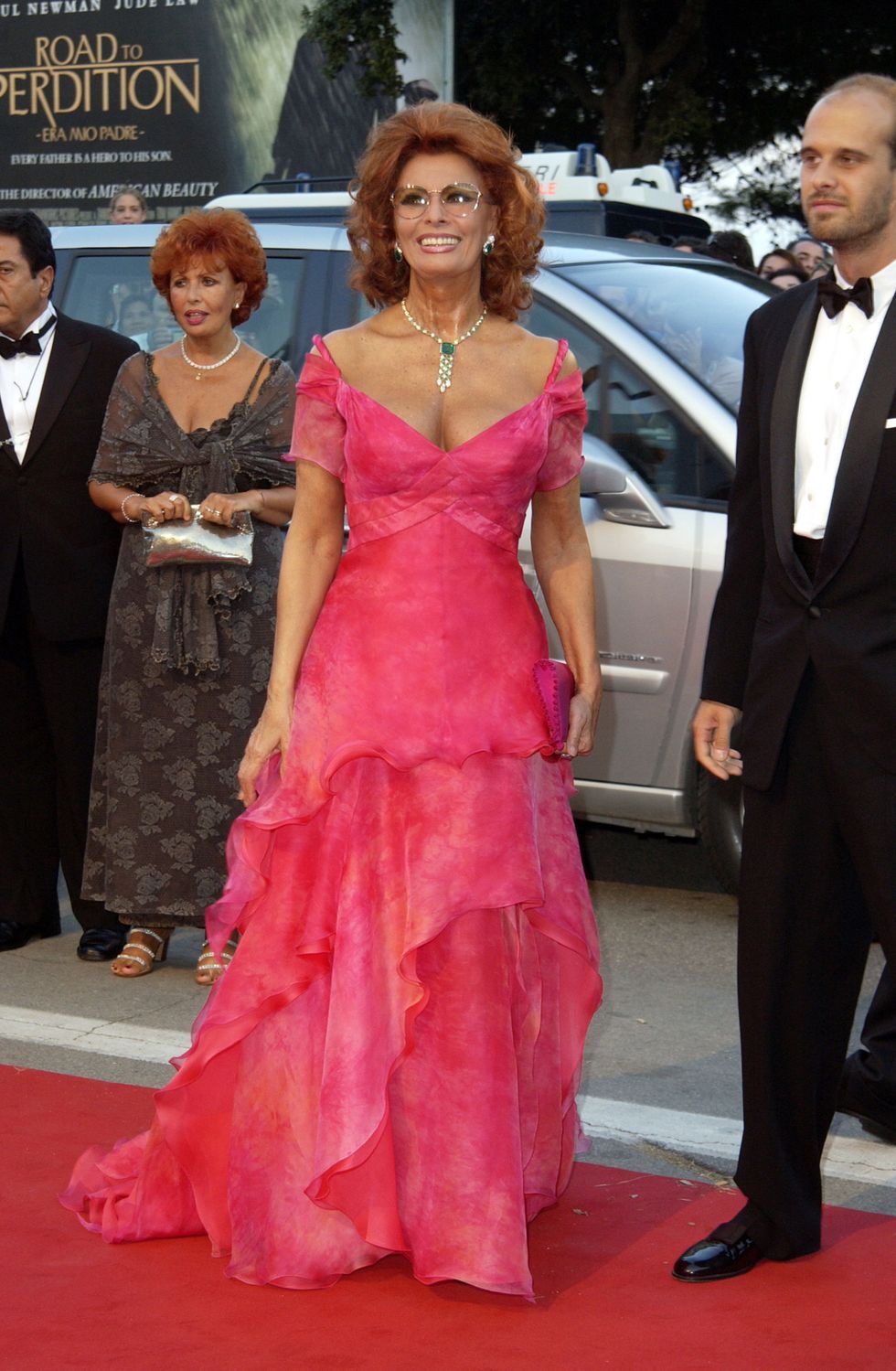 Red carpet, Dress, Clothing, Carpet, Gown, Pink, Flooring, Formal wear, Event, Fashion, 