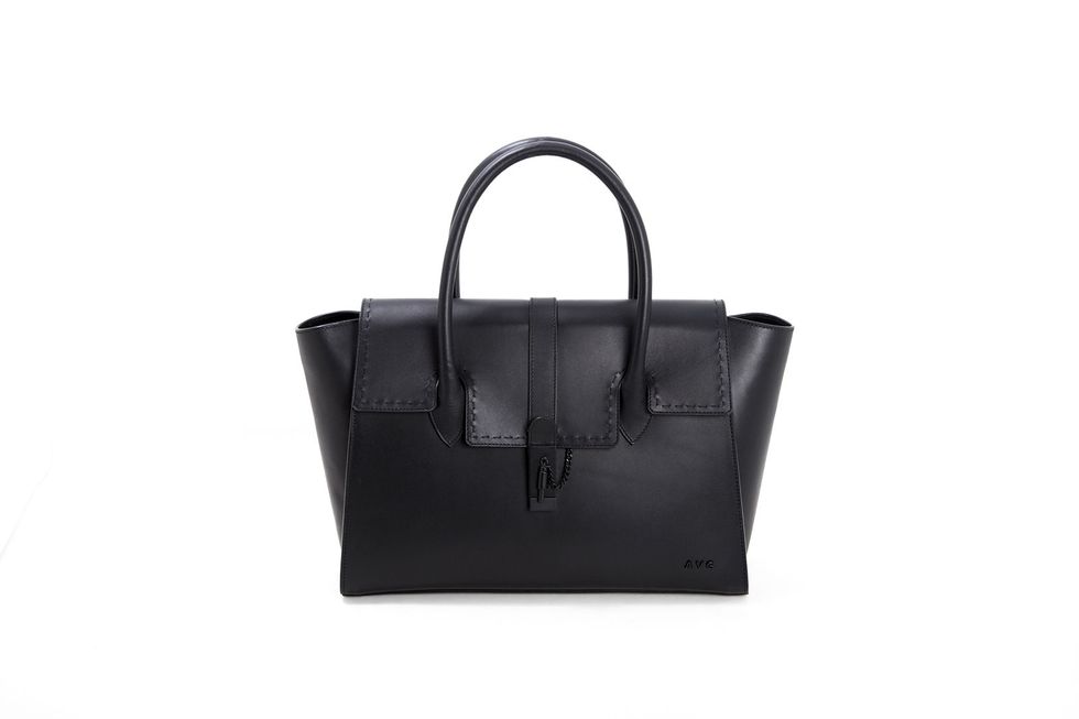 Handbag, Bag, Black, Leather, Fashion accessory, Product, Birkin bag, Tote bag, Material property, Luggage and bags, 