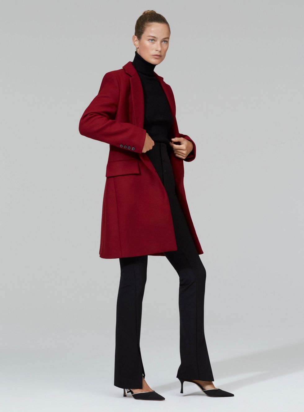 Clothing, Overcoat, Coat, Outerwear, Standing, Fashion, Fashion model, Maroon, Shoulder, Duster, 