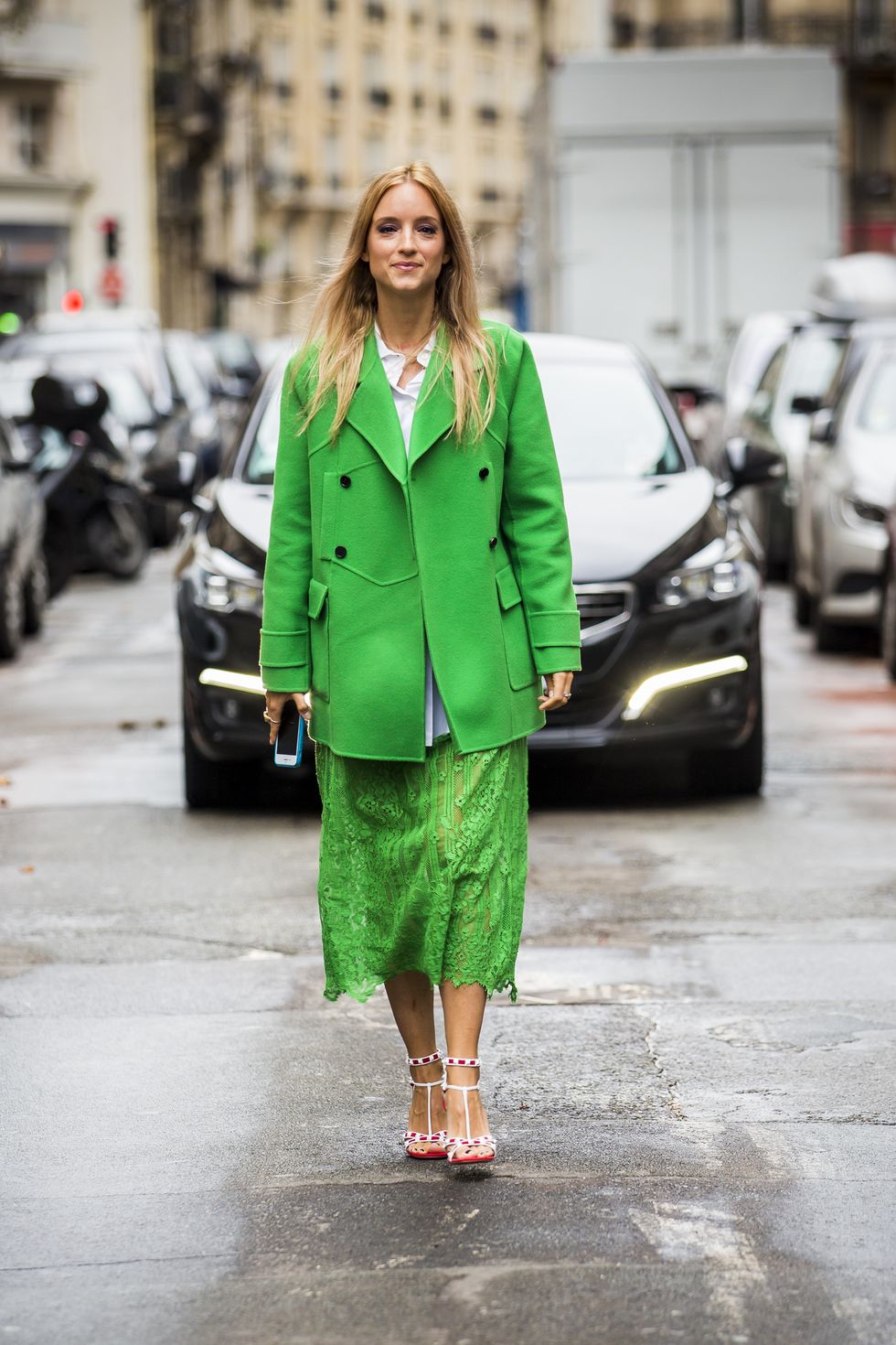 Green, Street fashion, Clothing, Fashion, Coat, Snapshot, Outerwear, Street, Standing, Trench coat, 