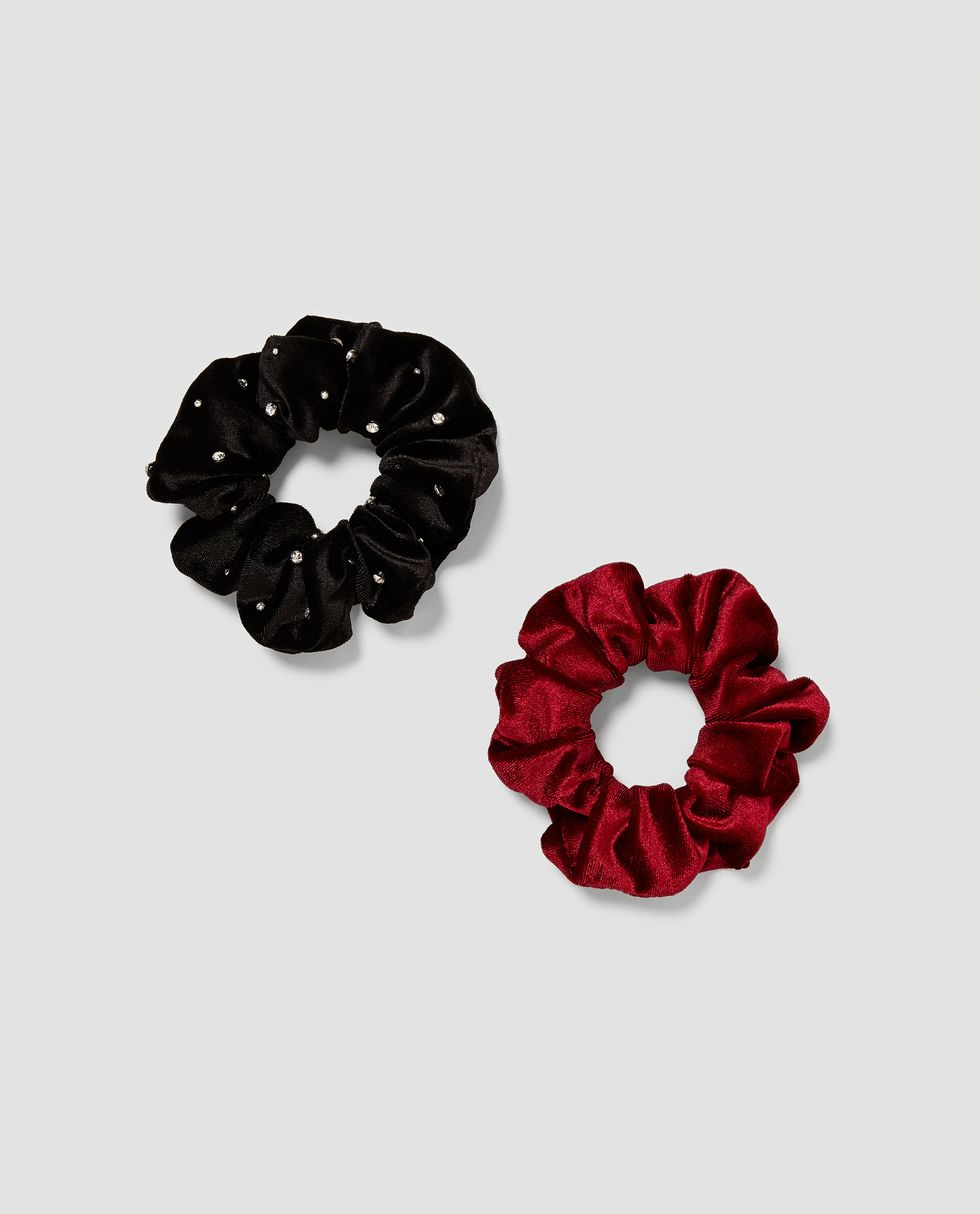 Red, Petal, Flower, Fashion accessory, Hair tie, Plant, Brooch, Jewellery, 