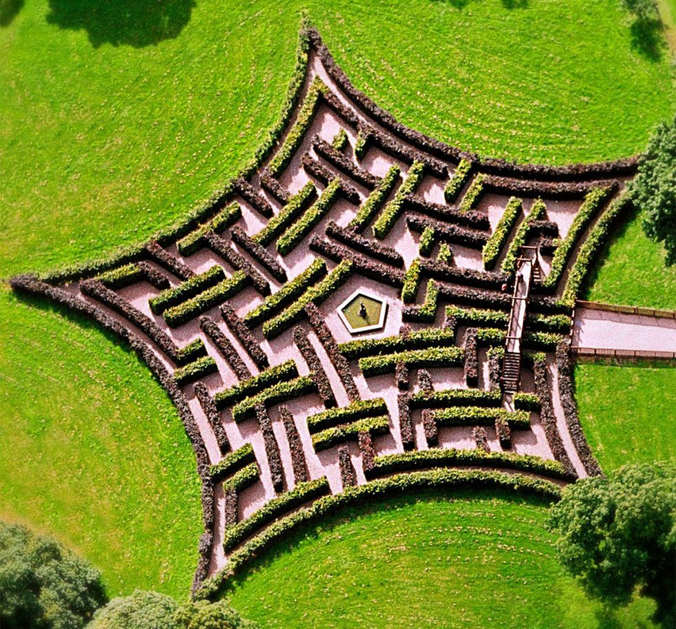 Green, Bird's-eye view, Aerial photography, Landscape, Grass, Maze, Urban design, Land lot, Architecture, Puzzle, 