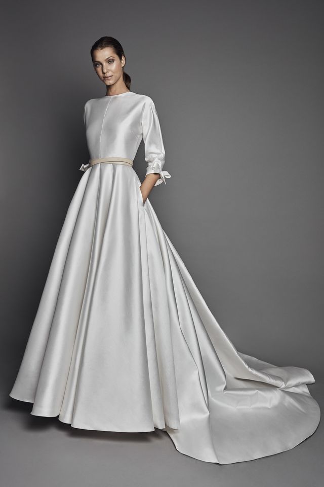 Gown, Fashion model, Clothing, Dress, Wedding dress, Bridal party dress, Shoulder, Bridal clothing, A-line, Fashion, 