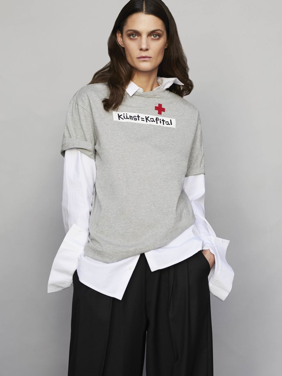 Clothing, White, Sleeve, Neck, Outerwear, Shoulder, T-shirt, Uniform, Fashion, Waist, 