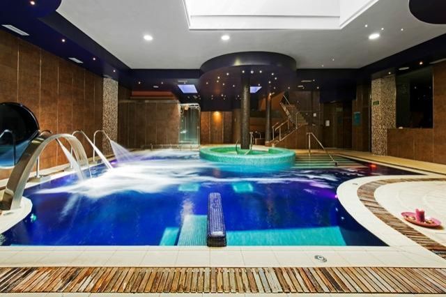 Swimming pool, Jacuzzi, Property, Leisure, Building, Leisure centre, Interior design, Resort, Room, Luxury yacht, 