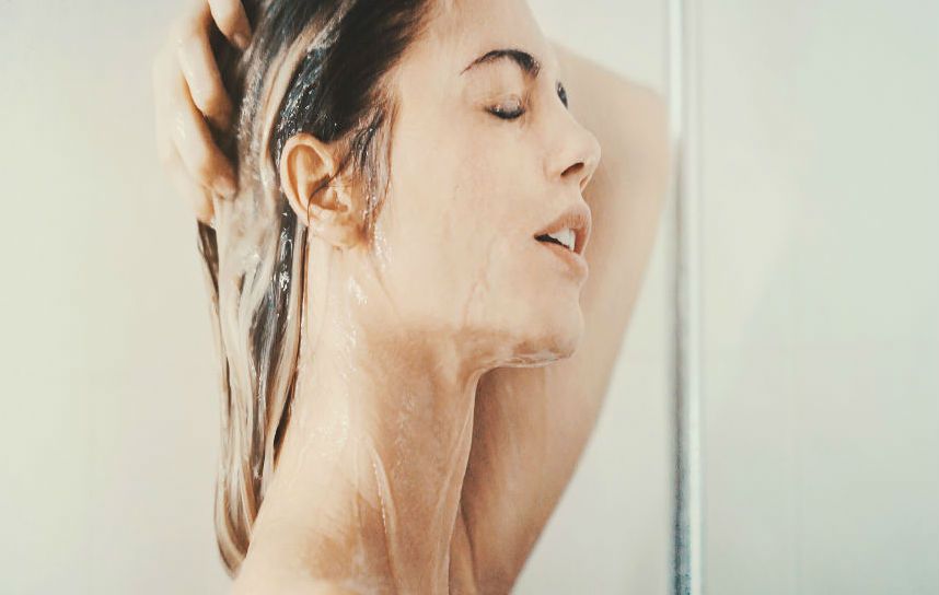 El gel de ducha elimina la suciedad del cuerpo y aromatiza la piel.